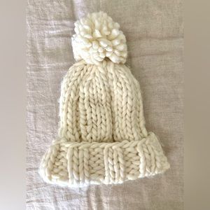 Abercrombie white chunky Pom beanie